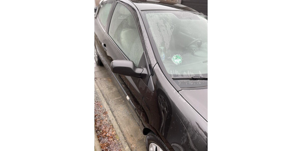 Renault Clio 144.853 km 2.300 &euro; Braunschweig 38100