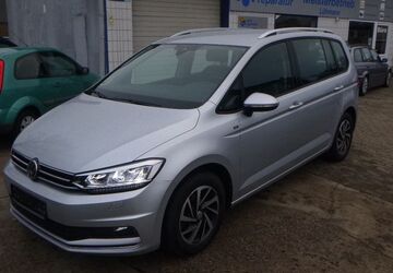 VW Touran 156.123 km 16.495 &euro; Hillerse 38543