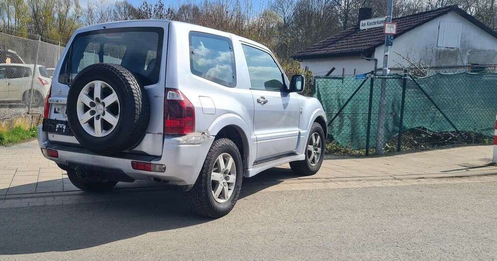 Mitsubishi Pajero 230.212 km 3.850 &euro; Braunschweig 38120