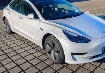 Tesla Model 3 218.469 km 15.970 &euro; Braunschweig 38112