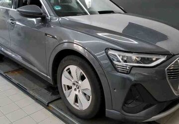 Audi e-tron 43.300 km 37.950 &euro; Salzgitter 38259