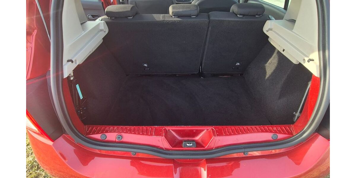 Dacia Sandero 66.000 km 5.700 &euro; Wolfsburg 38448