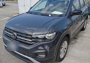 VW T-Cross 143.947 km 13.990 &euro; Braunschweig 38122