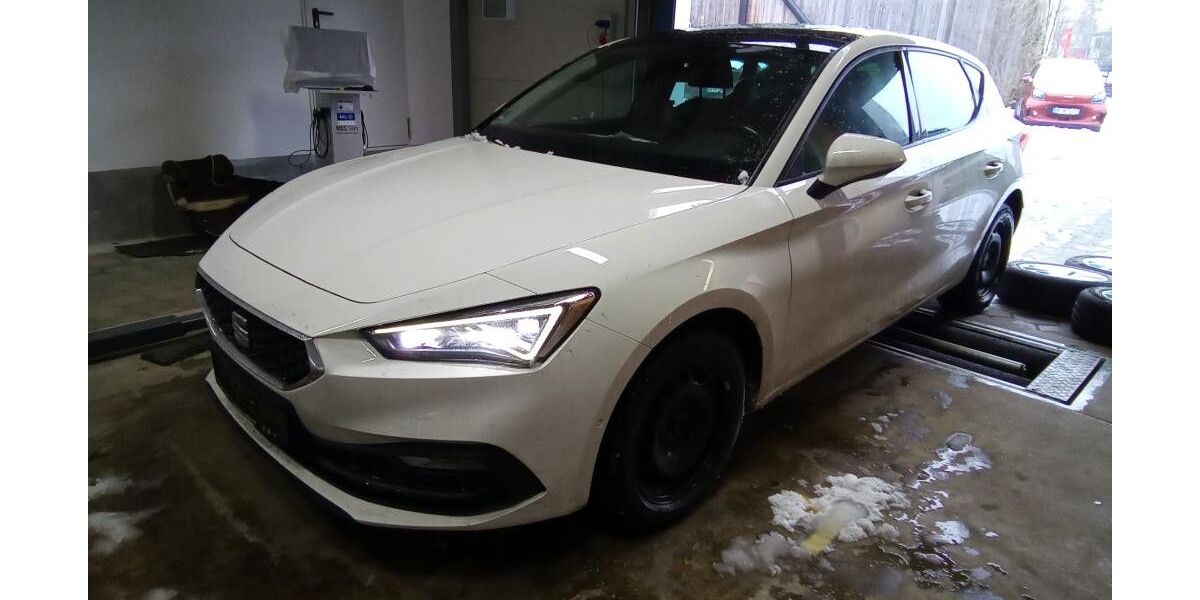 Seat Leon 96.889 km 17.990 &euro; Cremlingen 38162