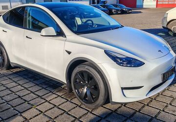 Tesla Model Y 87.902 km 29.970 &euro; Braunschweig 38112