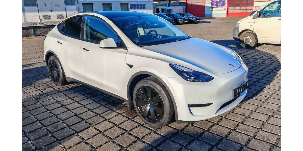 Tesla Model Y 87.902 km 29.970 &euro; Braunschweig 38112
