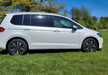 VW Touran 32.824 km 33.900 &euro; Braunschweig 38122
