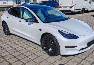 Tesla Model 3 56.545 km 26.970 &euro; Braunschweig 38112