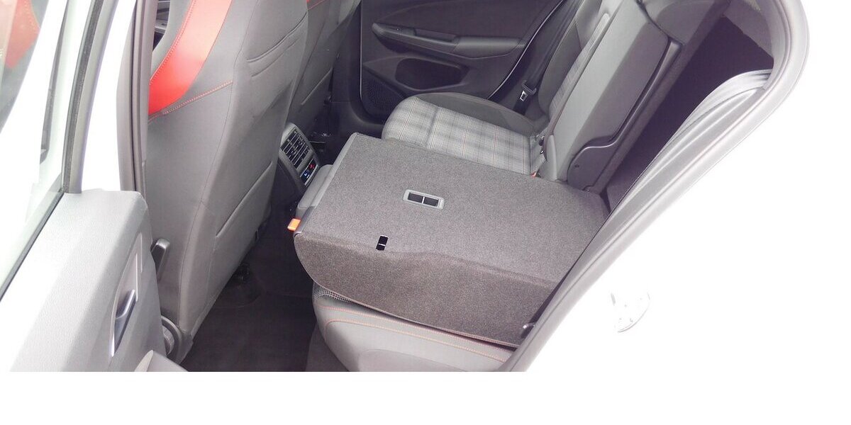 VW Golf GTI Golf 2.0 VIII TSI Performance 4Trg Navi 25.100 km 22.990 &euro; Vordorf 38533